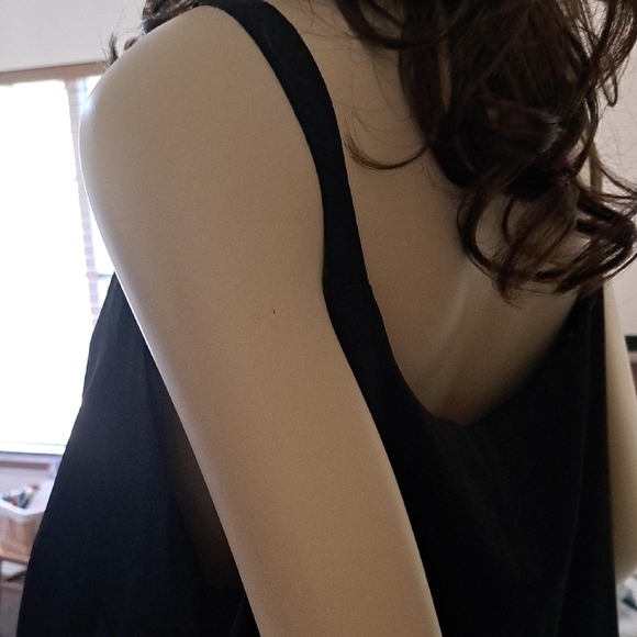 Black Sleeveless Camisole with Strappy Back - Picture 14 of 16